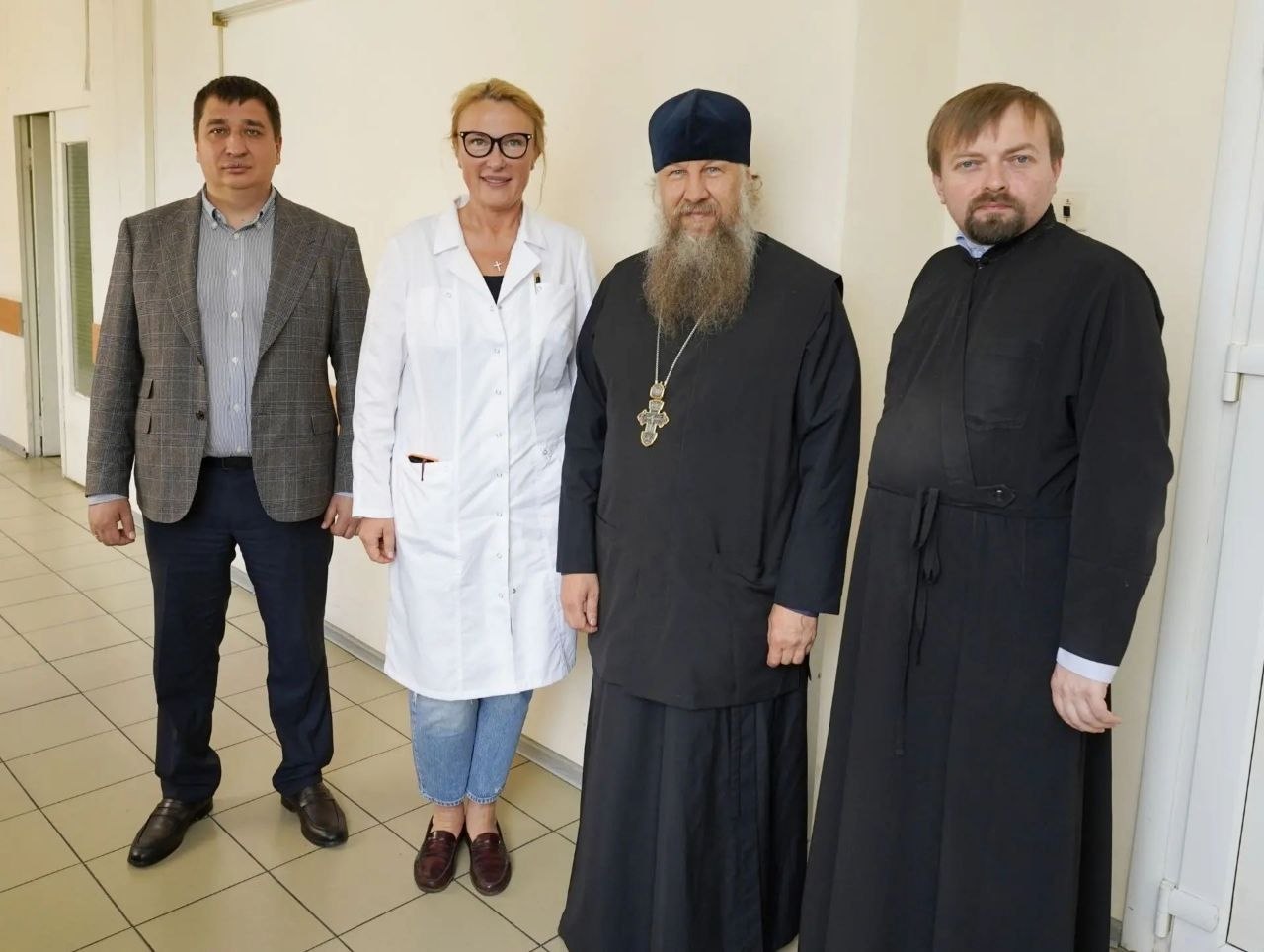 Представители Казанского собора и партнёры ЭСС посетили раненых бойцов в Александровской больнице